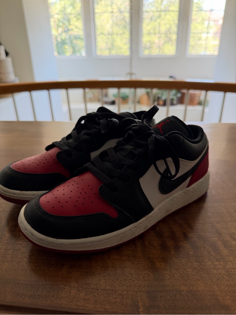 Jordan Kids' Low-Top Sneakers in Black/Red/White